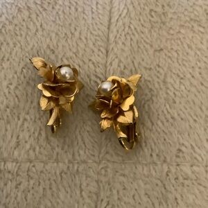 Vintage Goldtone Floral Clip-On Earrings with pearl center